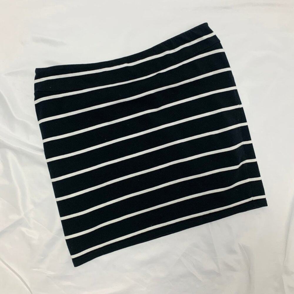 Xhilaration Black & White Striped Stretch Mini Skirt Junior’s Size Large